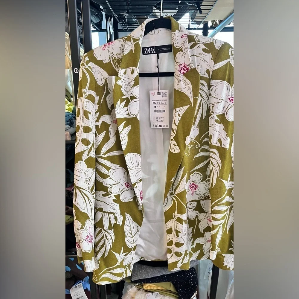 NEW ZARA ( TWO PIRCE SET ) LINEN PRINT PANTS AND BLAZER  SIZE XS